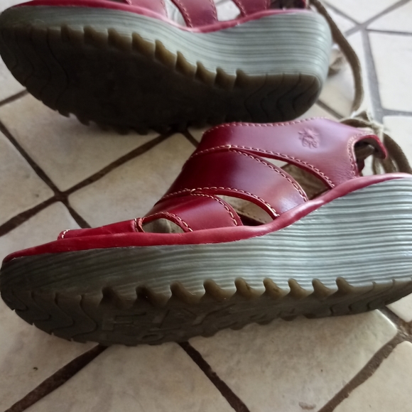 Fly London shoes - Picture 4 of 4